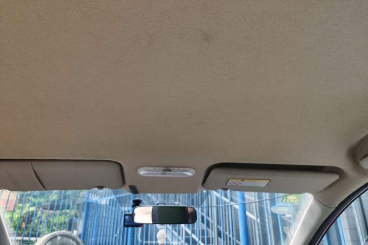 Used Venucia R50 2013 1.6L Automatic Fashion Edition Headliner