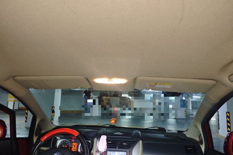 Used Venucia R50 2013 1.6L Automatic Fashion Edition Headliner