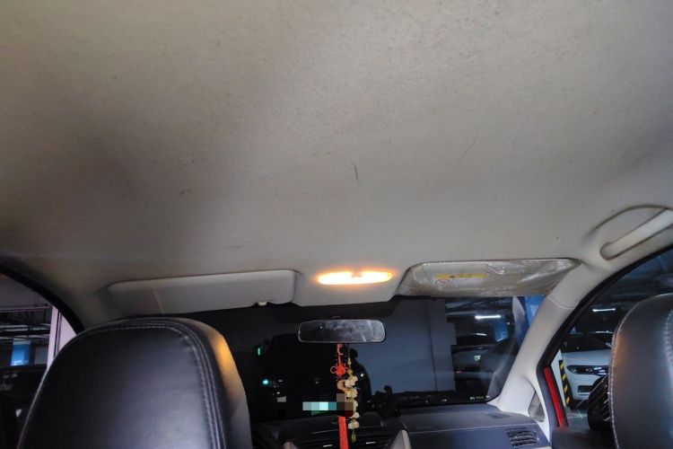 Used Venucia R50 2013 1.6L Automatic Fashion Edition Headliner