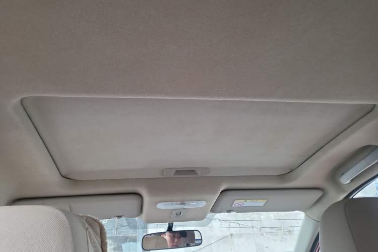 Used Venucia R50 2013 1.6L Manual Version with Beidou Navigation Headliner