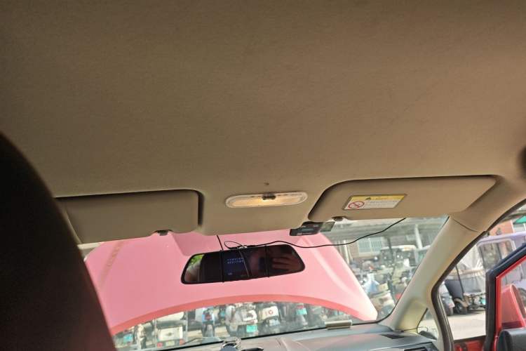 Used Venucia R50 2013 1.6L Automatic Fashion Edition Headliner