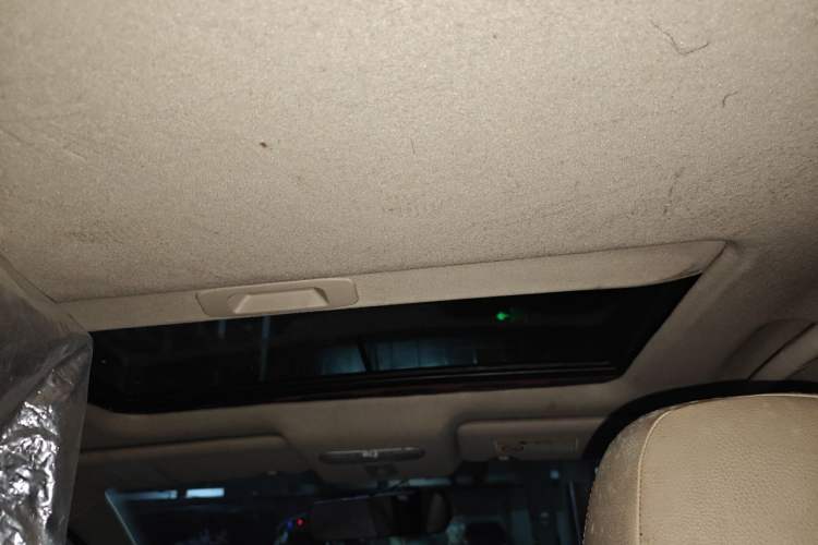 Used Venucia R50 2013 1.6L Automatic Luxury Edition Headliner