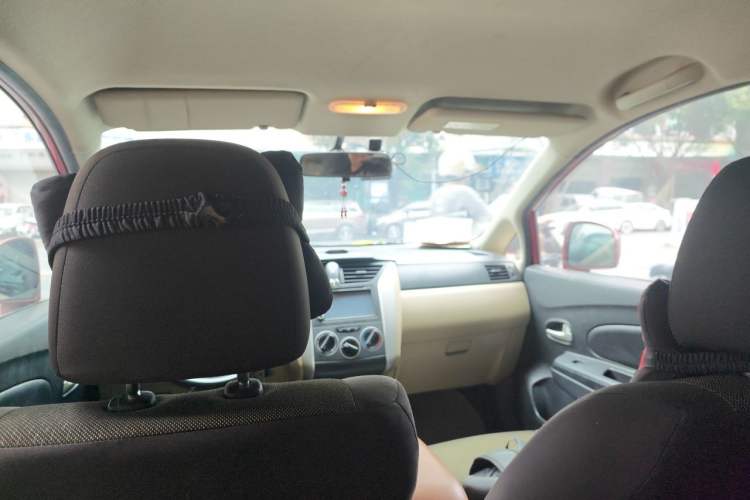 Used Venucia R50 2013 1.6L Automatic Fashion Edition Headliner