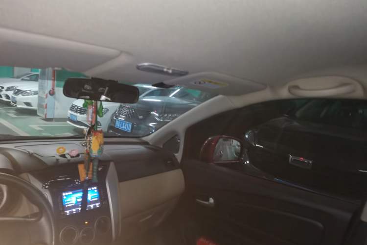 Used Venucia R50 2013 1.6L Automatic Fashion Edition Headliner