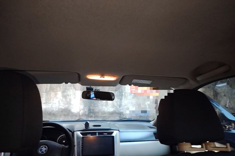 Used Venucia R50 2013 1.6L Automatic Fashion Edition Headliner