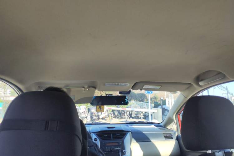 Used Venucia R50 2013 1.6L Automatic Fashion Edition Headliner