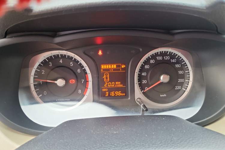 Used Venucia R50 2013 1.6L Manual Version with Beidou Navigation Instrument Cluster