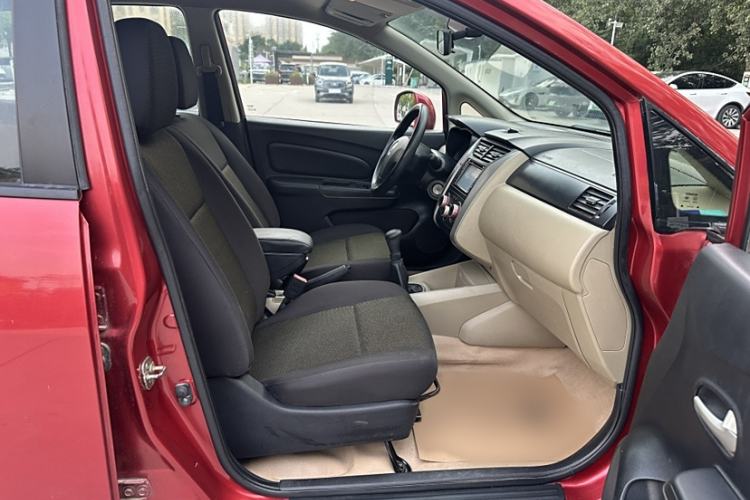 Used Venucia R50 2013 1.6L Manual Fashion Edition Interior 1