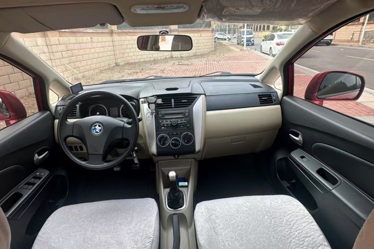 Used Venucia R50 2013 1.6L Manual Fashion Edition Interior 1