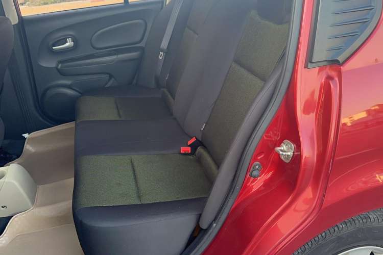 Used Venucia R50 2013 1.6L Automatic Fashion Edition Interior 1