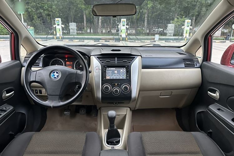 Used Venucia R50 2013 1.6L Manual Fashion Edition Interior 10
