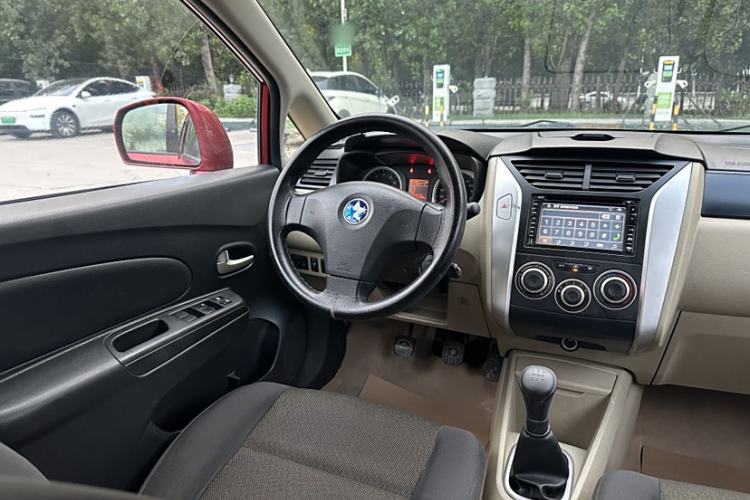 Used Venucia R50 2013 1.6L Manual Fashion Edition Interior 11