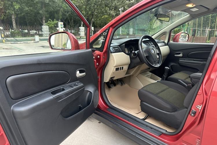 Used Venucia R50 2013 1.6L Manual Fashion Edition Interior 2