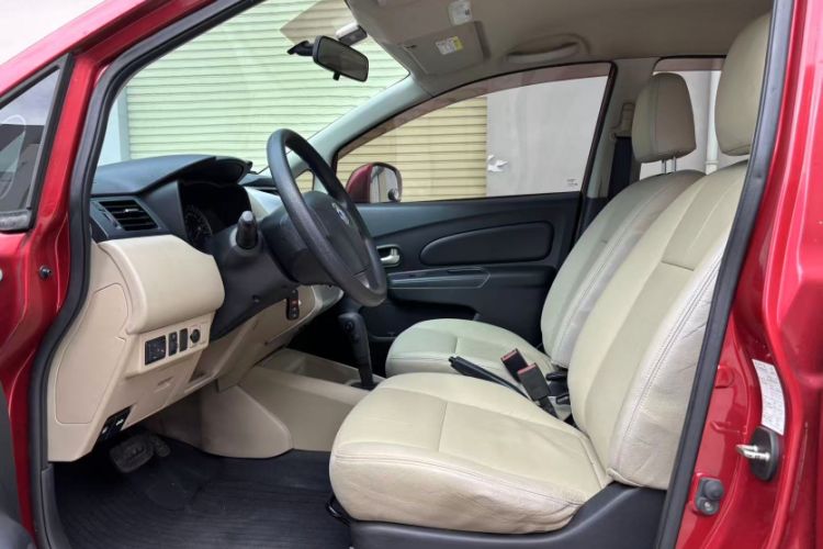 Used Venucia R50 2013 1.6L Automatic Fashion Edition Interior 2