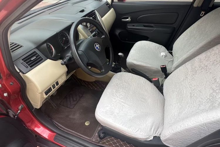 Used Venucia R50 2013 1.6L Manual Fashion Edition Interior 2