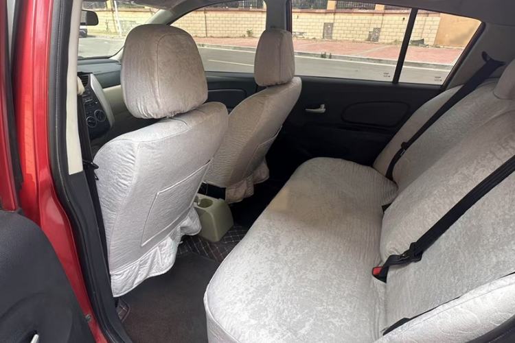 Used Venucia R50 2013 1.6L Manual Fashion Edition Interior 3