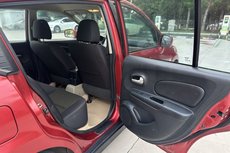 Used Venucia R50 2013 1.6L Manual Fashion Edition Interior 4