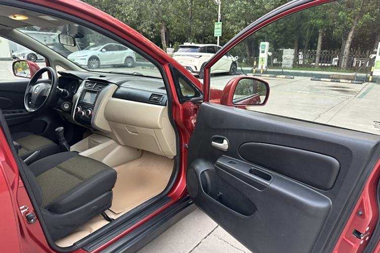 Used Venucia R50 2013 1.6L Manual Fashion Edition Interior 7