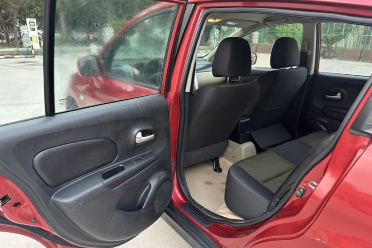 Used Venucia R50 2013 1.6L Manual Fashion Edition Interior 8