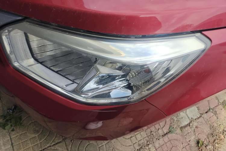 Used Venucia R50 2013 1.6L Automatic Fashion Edition Left Front Headlight