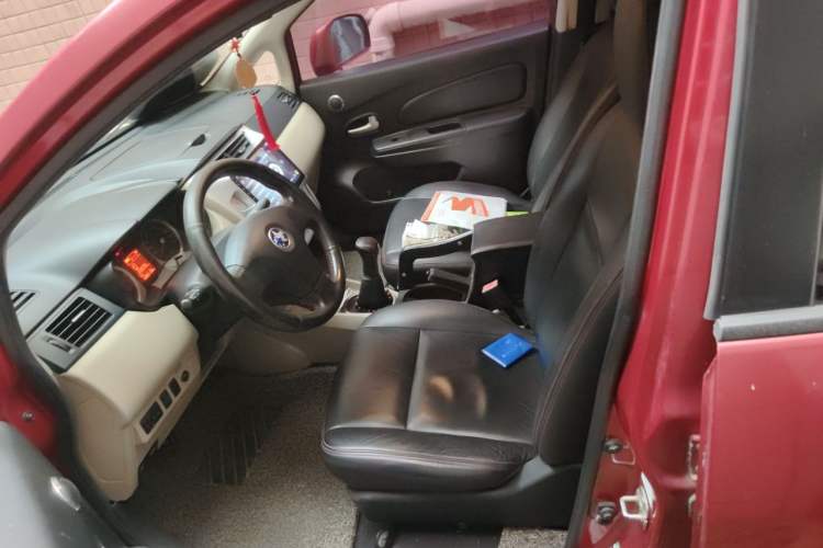 Used Venucia R50 2013 1.6L Manual Fashion Edition Left Front Seat
