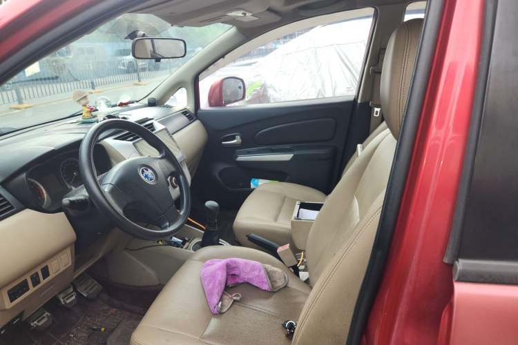 Used Venucia R50 2013 1.6L Manual Luxury Edition Left Front Seat