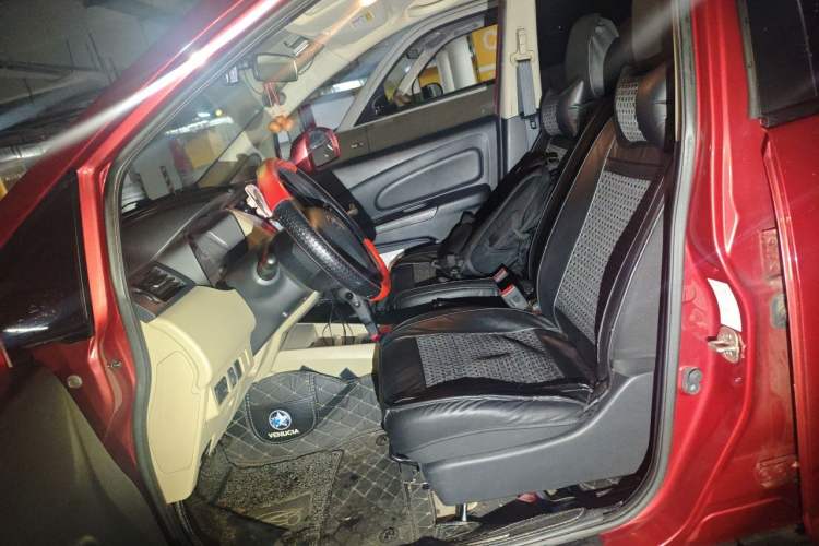 Used Venucia R50 2013 1.6L Automatic Fashion Edition Left Front Seat