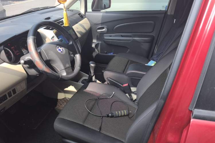 Used Venucia R50 2013 1.6L Manual Fashion Edition Left Front Seat
