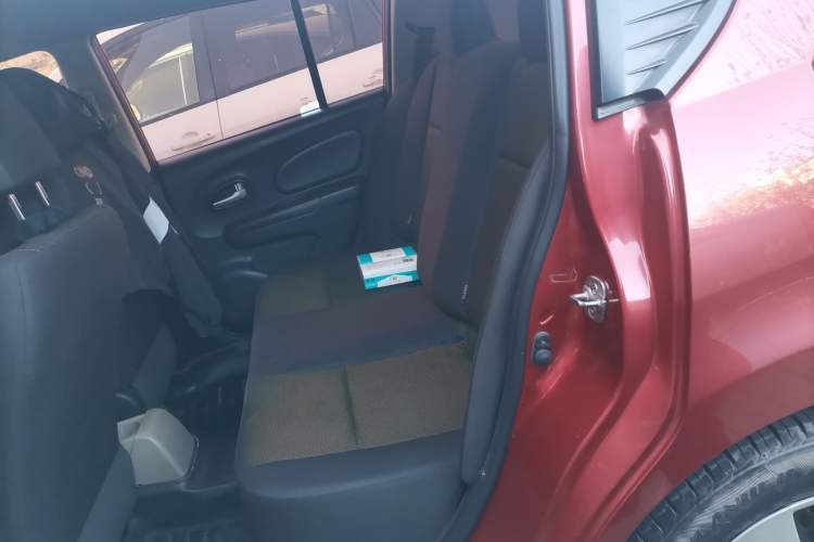 Used Venucia R50 2013 1.6L Automatic Fashion Edition Left Rear Seat