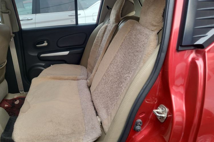 Used Venucia R50 2013 1.6L Manual Version with Beidou Navigation Left Rear Seat