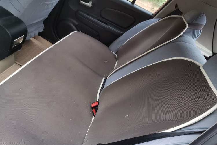 Used Venucia R50 2013 1.6L Automatic Fashion Edition Left Rear Seat