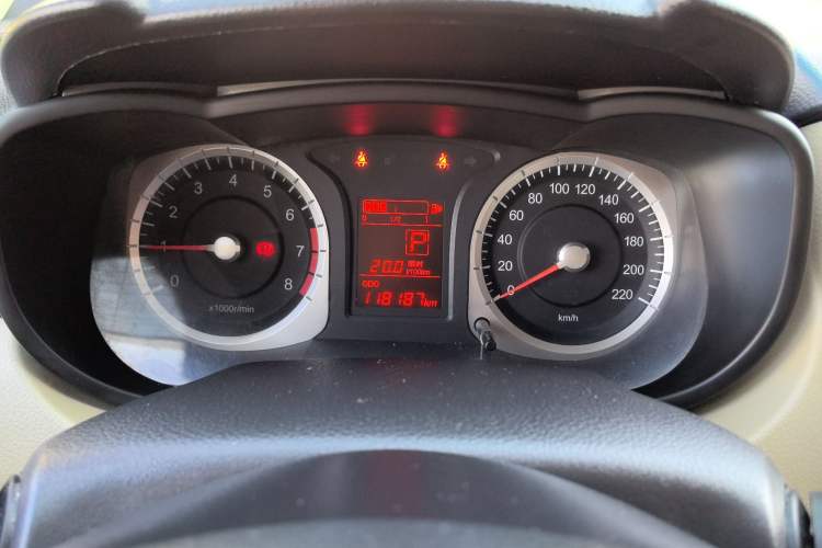Used Venucia R50 2013 1.6L Automatic Luxury Edition Odometer Close Up