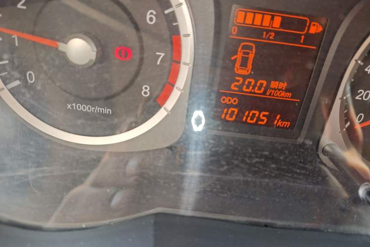 Used Venucia R50 2013 1.6L Manual Fashion Edition Odometer Close Up