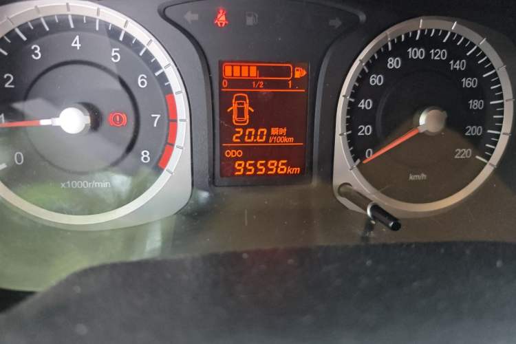 Used Venucia R50 2013 1.6L Manual Fashion Edition Odometer Close Up