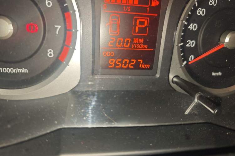 Used Venucia R50 2013 1.6L Automatic Fashion Edition Odometer Close Up