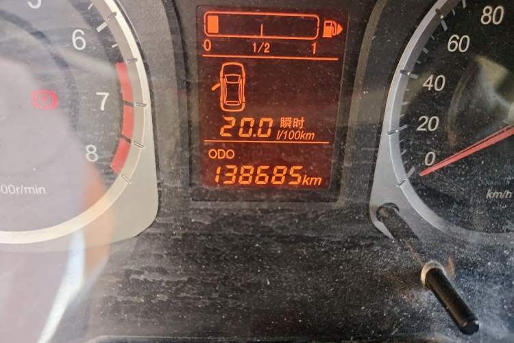 Used Venucia R50 2013 1.6L Manual Fashion Edition Odometer Close Up