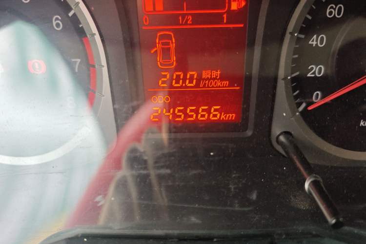Used Venucia R50 2013 1.6L Manual Fashion Edition Odometer Close Up