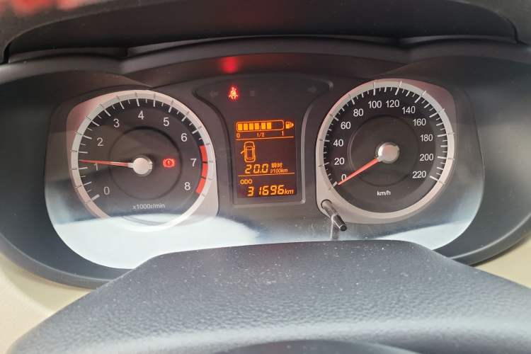 Used Venucia R50 2013 1.6L Manual Version with Beidou Navigation Odometer Close Up