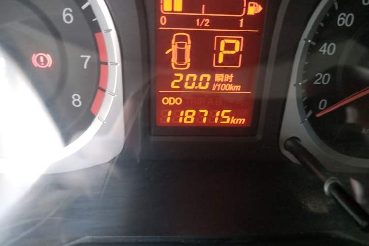 Used Venucia R50 2013 1.6L Automatic Fashion Edition Odometer Close Up