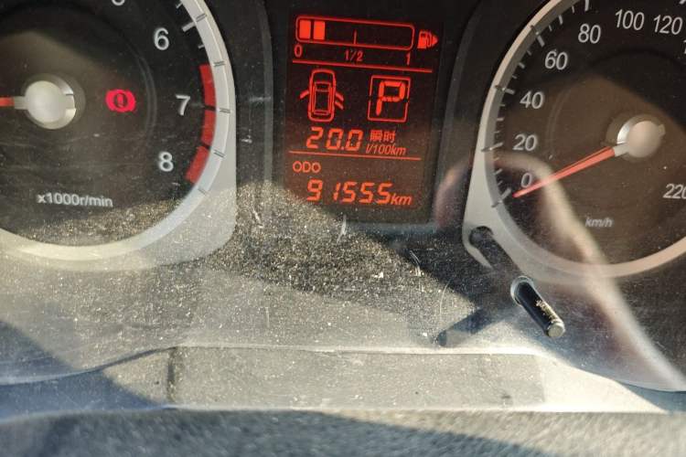 Used Venucia R50 2013 1.6L Automatic Fashion Edition Odometer Close Up