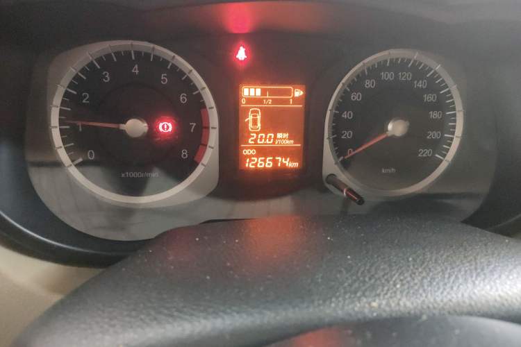 Used Venucia R50 2013 1.6L Manual Fashion Edition Odometer Close Up