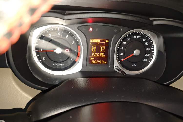 Used Venucia R50 2013 1.6L Automatic Fashion Edition Odometer Close Up