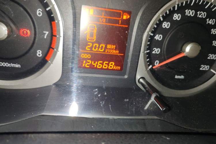 Used Venucia R50 2013 1.6L Manual Fashion Edition Odometer Close Up