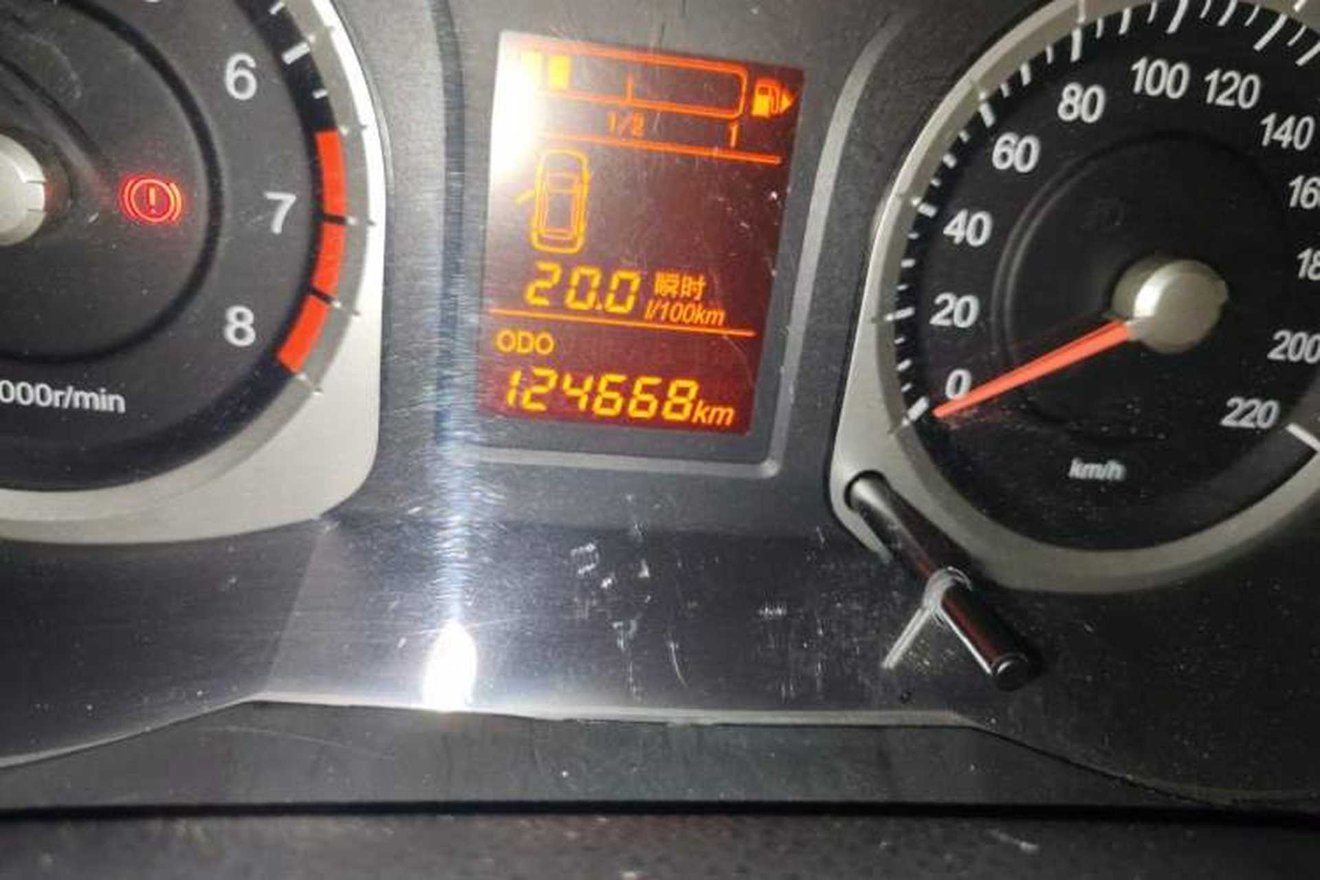 Used Venucia R50 2013 1.6L Manual Fashion Edition Odometer Close Up