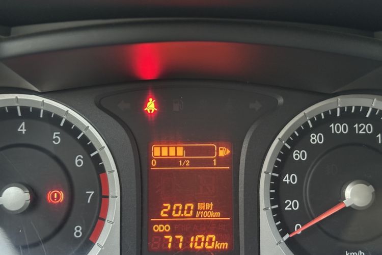 Used Venucia R50 2013 1.6L Manual Fashion Edition Odometer Close Up