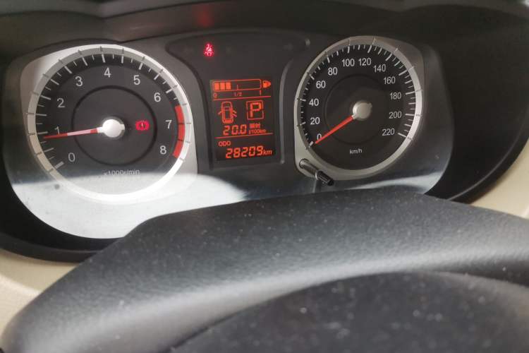 Used Venucia R50 2013 1.6L Automatic Fashion Edition Odometer Close Up