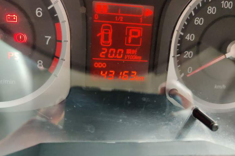 Used Venucia R50 2013 1.6L Automatic Fashion Edition Odometer Close Up