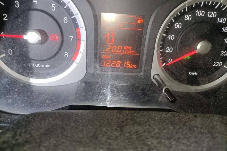 Used Venucia R50 2013 1.6L Manual Fashion Edition Odometer Close Up