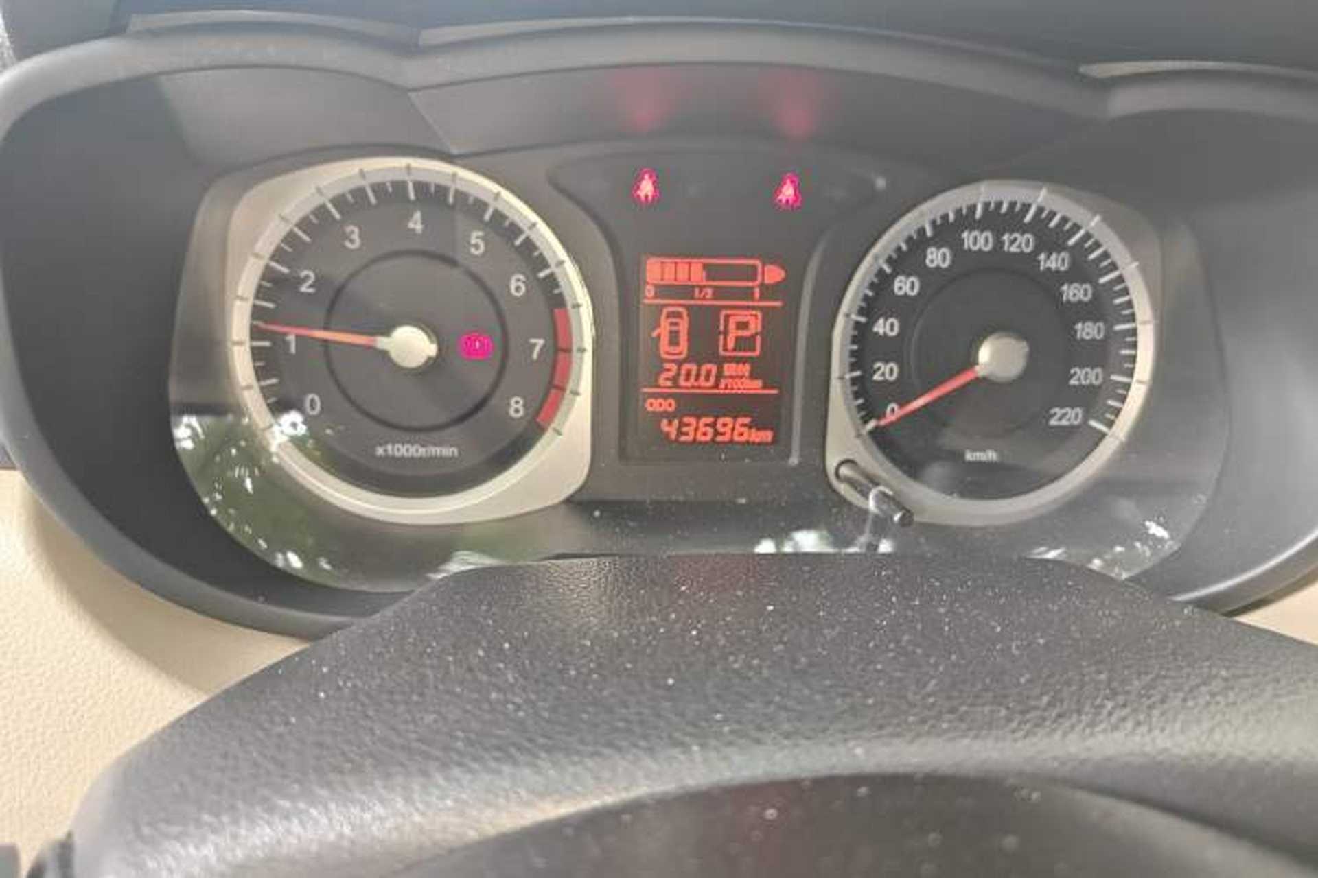 Used Venucia R50 2013 1.6L Automatic Fashion Edition Odometer Close Up