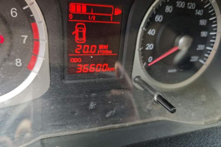 Used Venucia R50 2013 1.6L Manual Fashion Edition Odometer Close Up